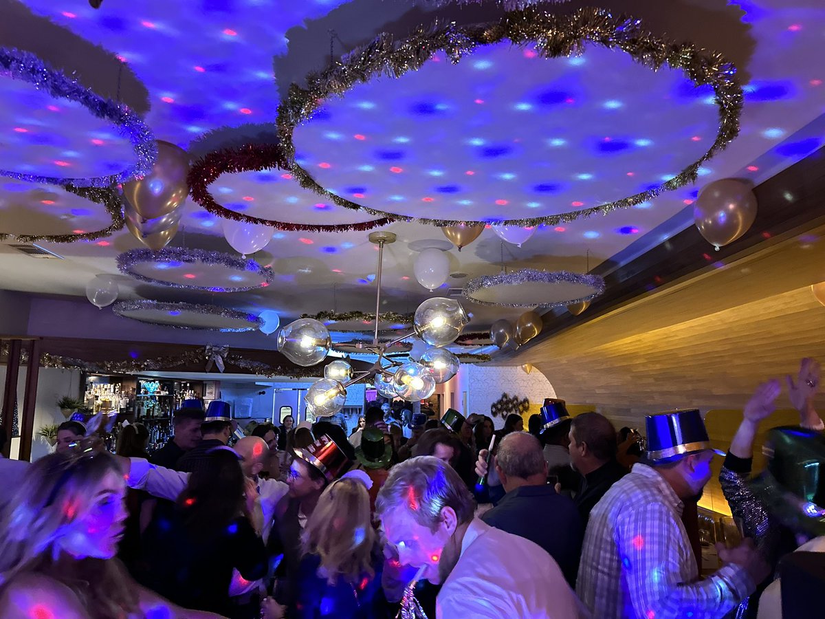 theloungehere's tweet photo. Happy New Year!!! This was us last night …❤️❤️🎉❤️🎉 https://t.co/5sm43si2p4