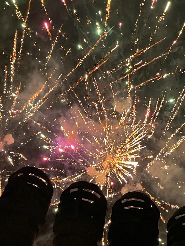 Lightmindedart's tweet photo. Happy new year to all - keep it light in 2023 💕 #hny #lightdesign #2023 #brightonartists #smallbusinessuk #keepitlight https://t.co/OvYGfQZbfd https://t.co/WWpV1YYW3O