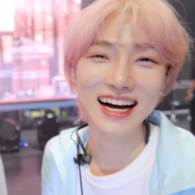 #차니행복주머니가득채우기챌린지

우리 차니 행복주머니 가득 찬 
사르르 코양히잖아 ˚ෆ*₊