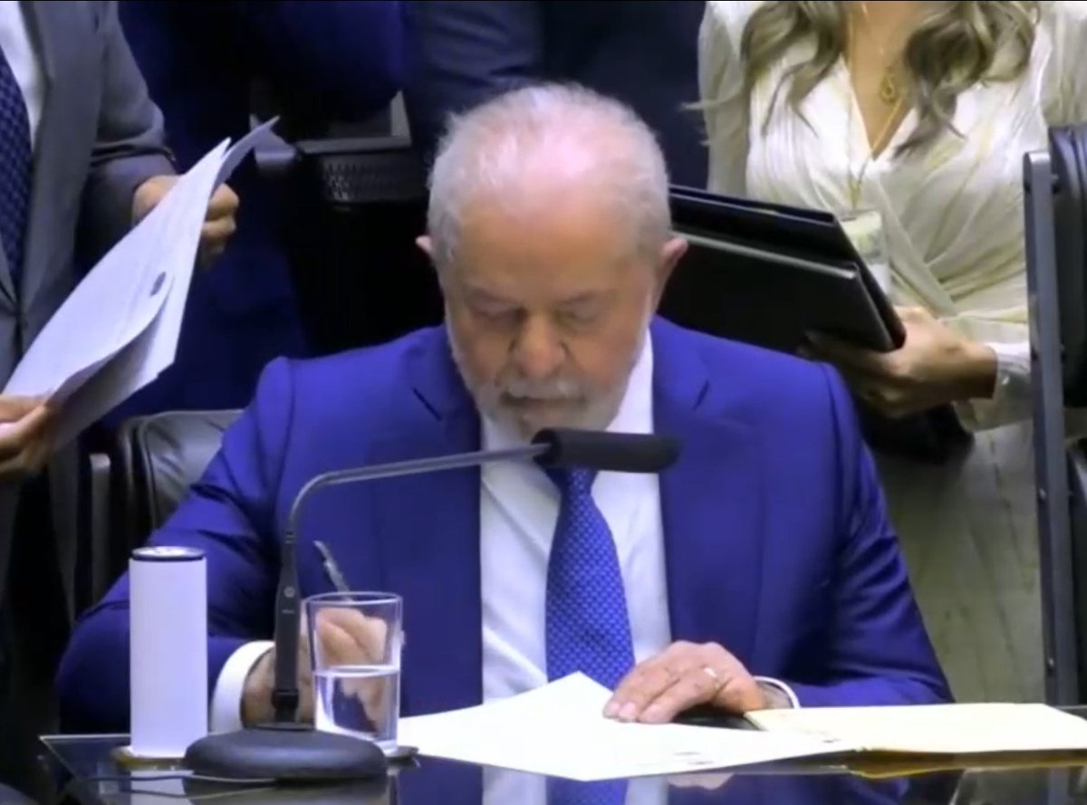 🚨 LULA ACABA DE ASSINAR O TERMO DE POSSE E É OFICIALMENTE O PRESIDENTE DO BRASIL A PARTIR DE AGORA!!!
