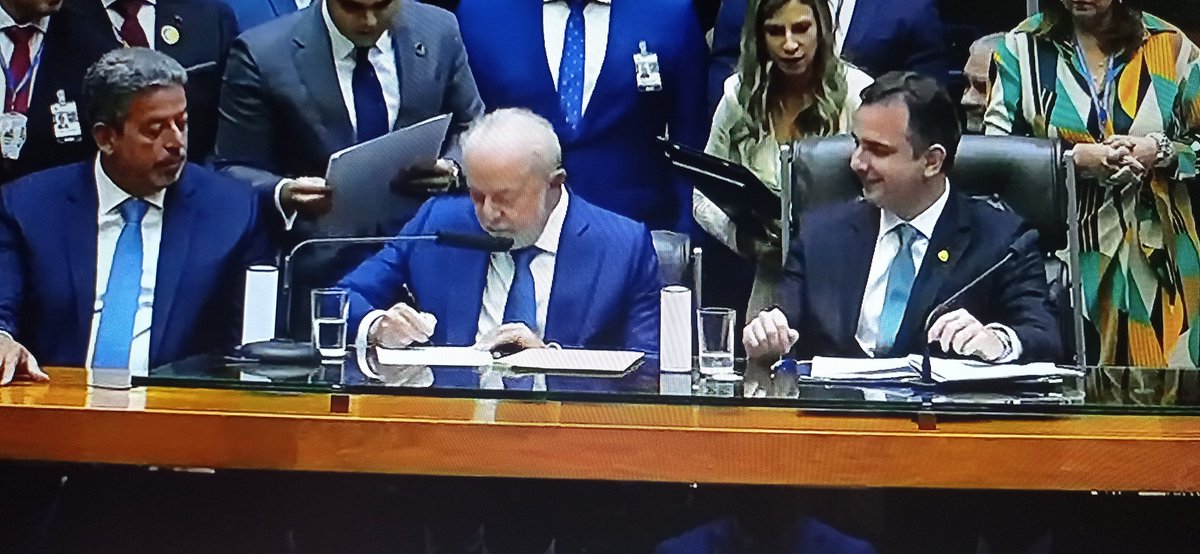 A democracia venceu! O amor ao próximo, subiu ao poder! O melhor presidente da História do Brasil, está de volta para a alegria de milhões de brasileiros!