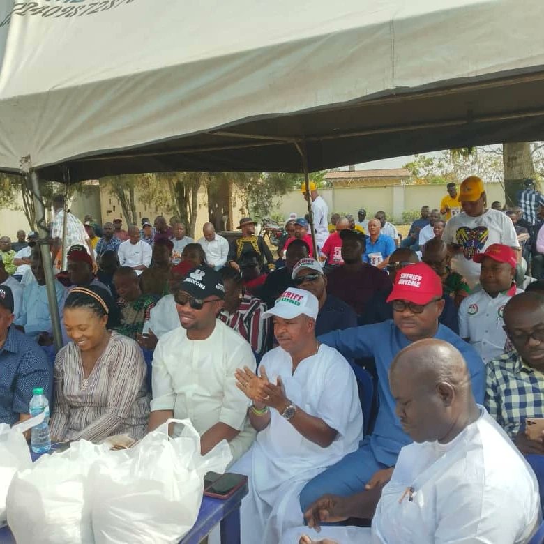 JIkenwe's tweet photo. Aniocha South PDP Leaders/Stakeholders Meeting today @ Ogwashi-Uku, Aniocha South LGA, Delta State.
#VotePDP5/5
#PDPAniochaSouth
#PowerToThePeople https://t.co/0GxsufAB34