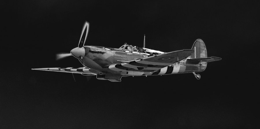 TheSuffolkMan's tweet photo. #BBMF #Spitfire #AB910 Read the story [3 down] of #WAAF Margaret Horton  on the tail [eg last pic taken at #Duxford others at #RAFMarham] @OxfordBlue7  https://t.co/v7LpW4DgMP https://t.co/ISEqp00vzv