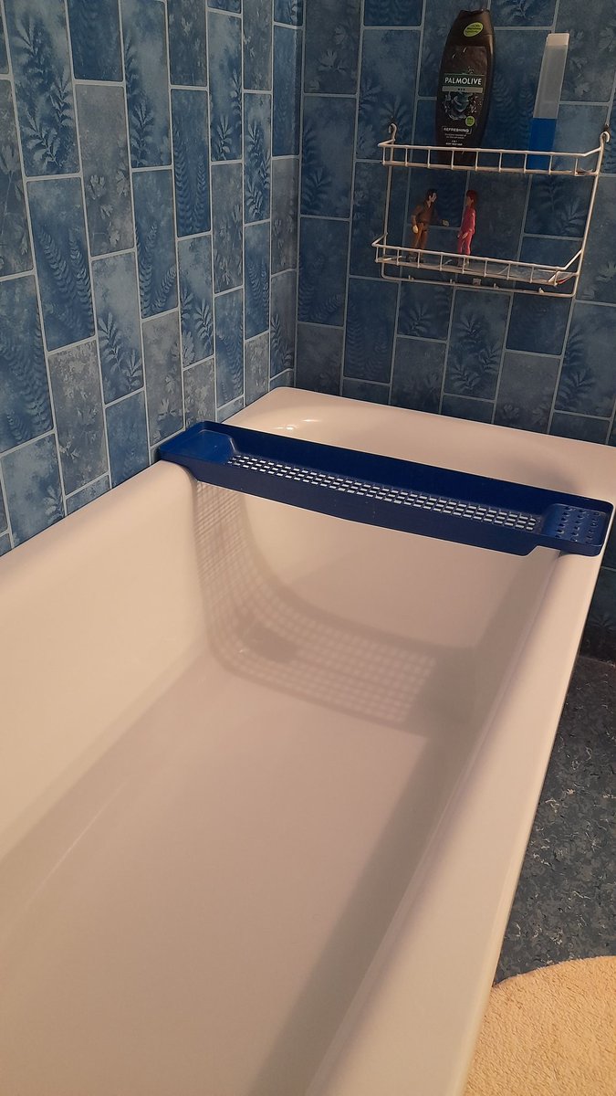 SwedishGamester's tweet image. Both #PeterVenkman and #JanineMelnitz had a great #weekend celebrating #NewYearsEve at the #LuxuriousHotel (i.e. #bathroom in my #ChildhoodHome)! But everything has an end and it&apos;s time for them to go back #home to the #GhostbustersHQ (i.e. #toybox).
#ToyPhotography #Ghostbusters