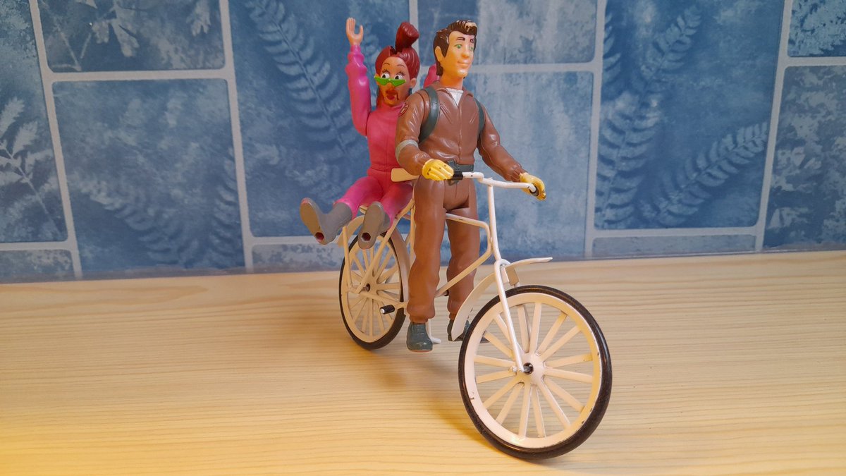 SwedishGamester's tweet image. Both #PeterVenkman and #JanineMelnitz had a great #weekend celebrating #NewYearsEve at the #LuxuriousHotel (i.e. #bathroom in my #ChildhoodHome)! But everything has an end and it&apos;s time for them to go back #home to the #GhostbustersHQ (i.e. #toybox).
#ToyPhotography #Ghostbusters