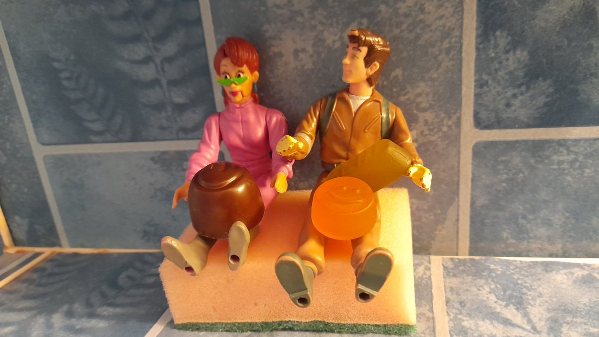 SwedishGamester's tweet image. Both #PeterVenkman and #JanineMelnitz had a great #weekend celebrating #NewYearsEve at the #LuxuriousHotel (i.e. #bathroom in my #ChildhoodHome)! But everything has an end and it&apos;s time for them to go back #home to the #GhostbustersHQ (i.e. #toybox).
#ToyPhotography #Ghostbusters