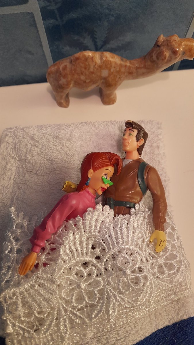 SwedishGamester's tweet image. Both #PeterVenkman and #JanineMelnitz had a great #weekend celebrating #NewYearsEve at the #LuxuriousHotel (i.e. #bathroom in my #ChildhoodHome)! But everything has an end and it&apos;s time for them to go back #home to the #GhostbustersHQ (i.e. #toybox).
#ToyPhotography #Ghostbusters