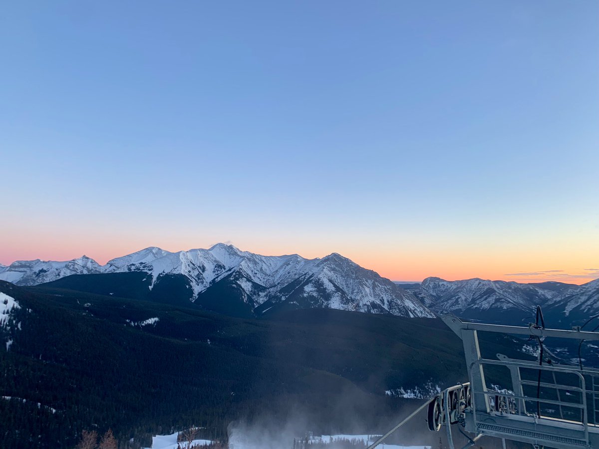 Washed_Up's tweet photo. #HappyNewYear2023 from the top of #GoldExpress @SkiNakiska -7 and #bluebird day on the way #ShareYourWeather #Abstorm https://t.co/x2vRnCd6u8