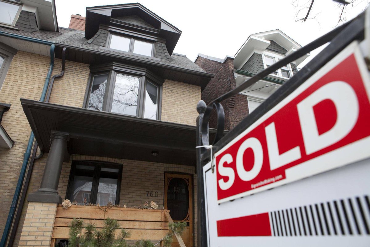 6ixbuzztv's tweet photo. #REPORT: Foreign home buyers officially banned from purchasing real estate in Canada https://t.co/Hn0zQcMafK