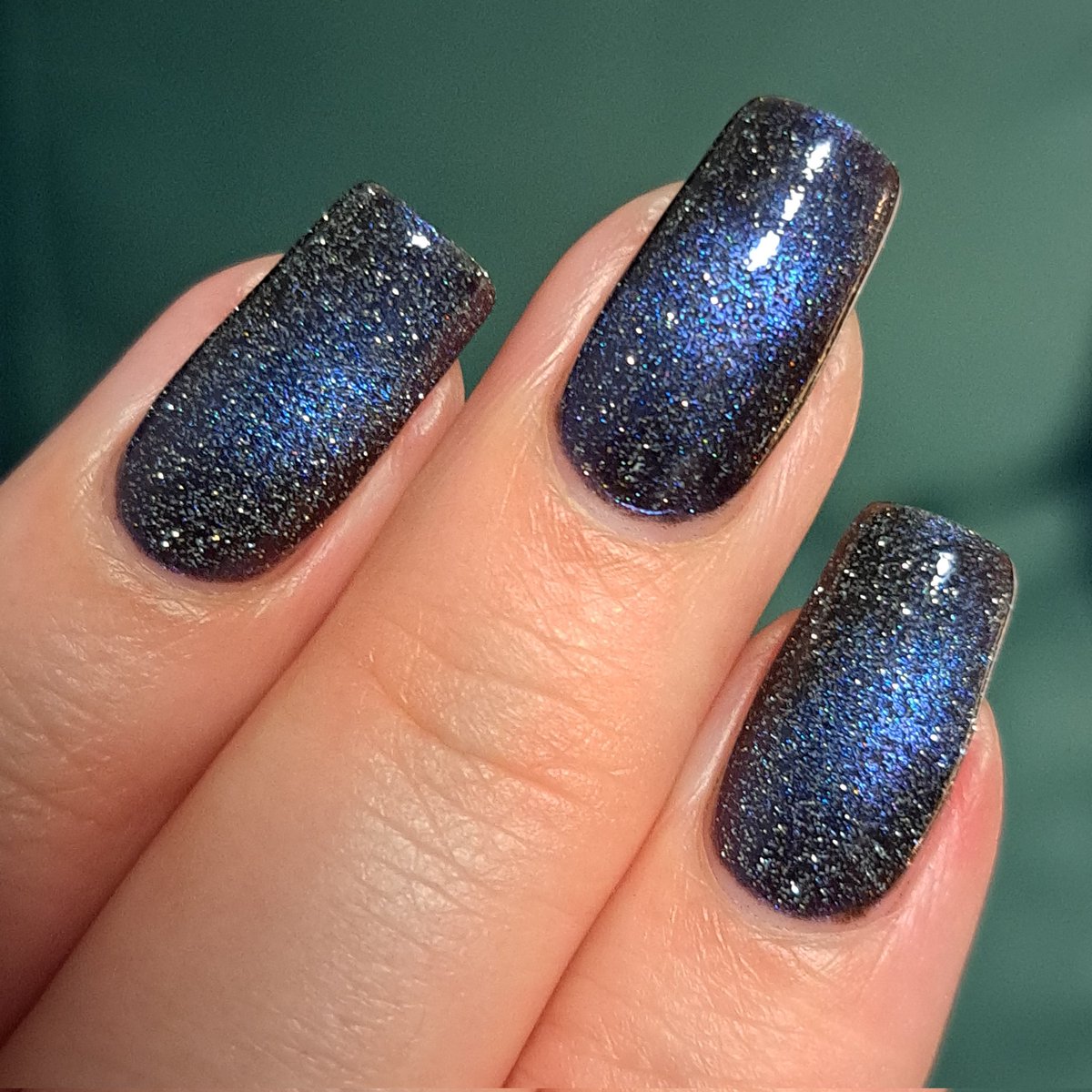 This week's polish: Marvellous from #FUNLacquer is a magnetic multichrome that shifts from denim blue, purple, fuchsia and pink. Paired with their Flash Platinum reflective top coat for extra sparkle. 💅💙💜🧲✨️ #nailpolishaddict #givemesparkles