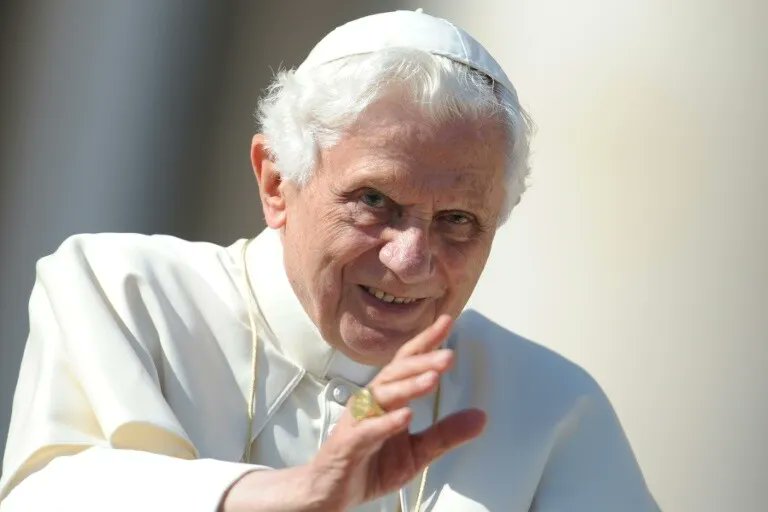 ParoisseSteC's tweet photo. #GRENOBLE : Notre évêque Mgr Jean-Marc Eychenne présidera une eucharistie en mémoire du pape #BenoîtXVI, ce jeudi 5 janvier à 19h à la basilique du Sacré-Cœur à Grenoble.
Vous êtes invités à venir rendre grâce pour le ministère que Benoit XVI a accompli de 2005 à 2013. https://t.co/pjzsgAiWF7