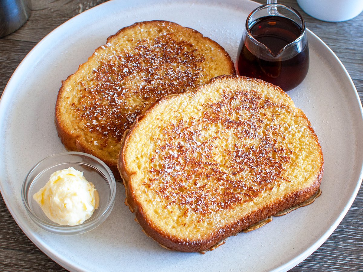 topsecretrecipe's tweet image. Grab the cinnamon and vanilla—IHOP just debuted its best French toast ever, and now you can copy it at home with this new secret recipe you won't find anywhere else. 👇
buff.ly/3Ga48rc
#frenchtoast #newyear #newbreakfast