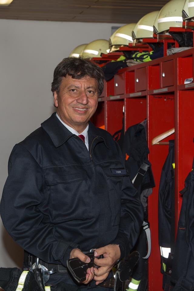 Ismailtipi's tweet image. Es ist für mich unbegreiflich, dass es auch in der gestrigen Silvesternacht wieder zu bewussten Attacken auf Feuerwehrleute und Polizisten gekommen ist. Diese Attacken müssen verfolgt und mit aller rechtsstaatlichen Härte geahndet werden.

ismail-tipi.de/aktuelles/isma…