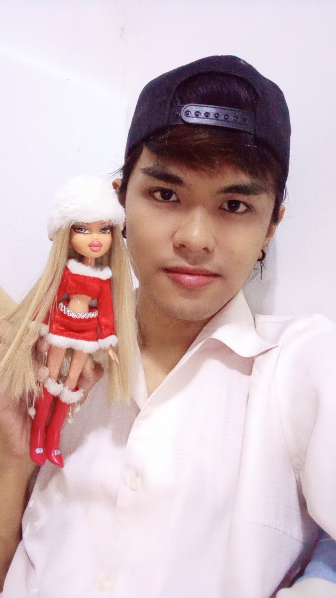 laqueerart's tweet photo. As a Bratz girlie pa rin this 2023. Happy New Year! 💖 https://t.co/WgzXkzT11u