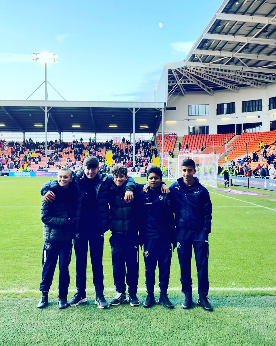 Matty and his U13 @BFCYouthAcademy team mates ball boys for todays @BlackpoolFC match ⚽️⚽️🍊🍊