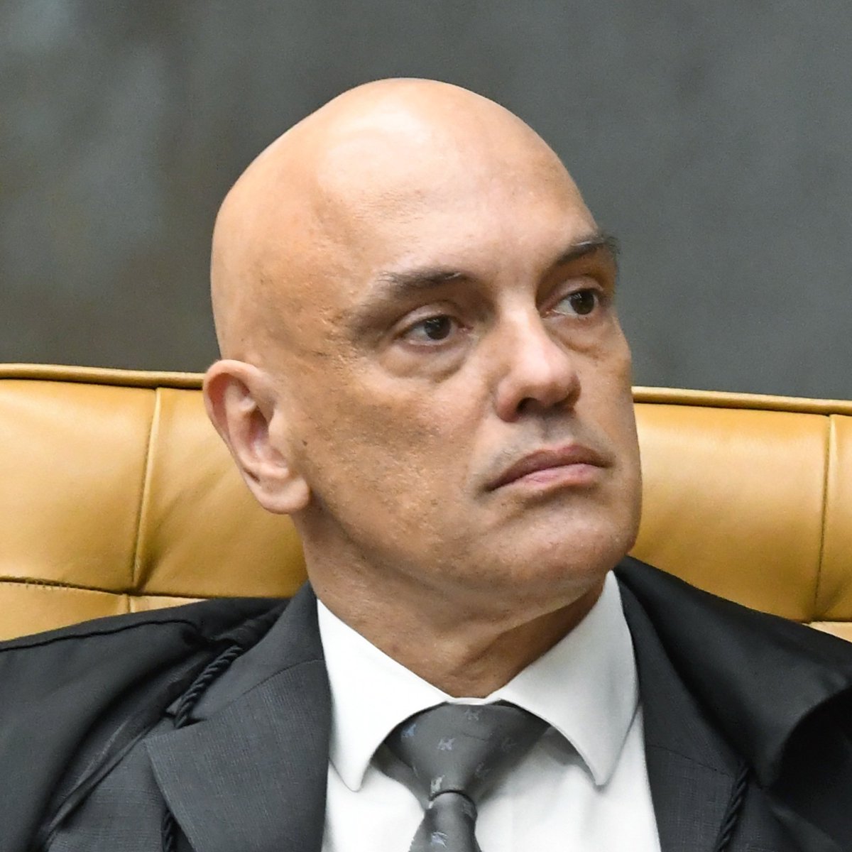 poptime's tweet photo. 🚨 AGORA: Alexandre de Moraes planeja prender Bolsonaro. https://t.co/7RmCrILJhn