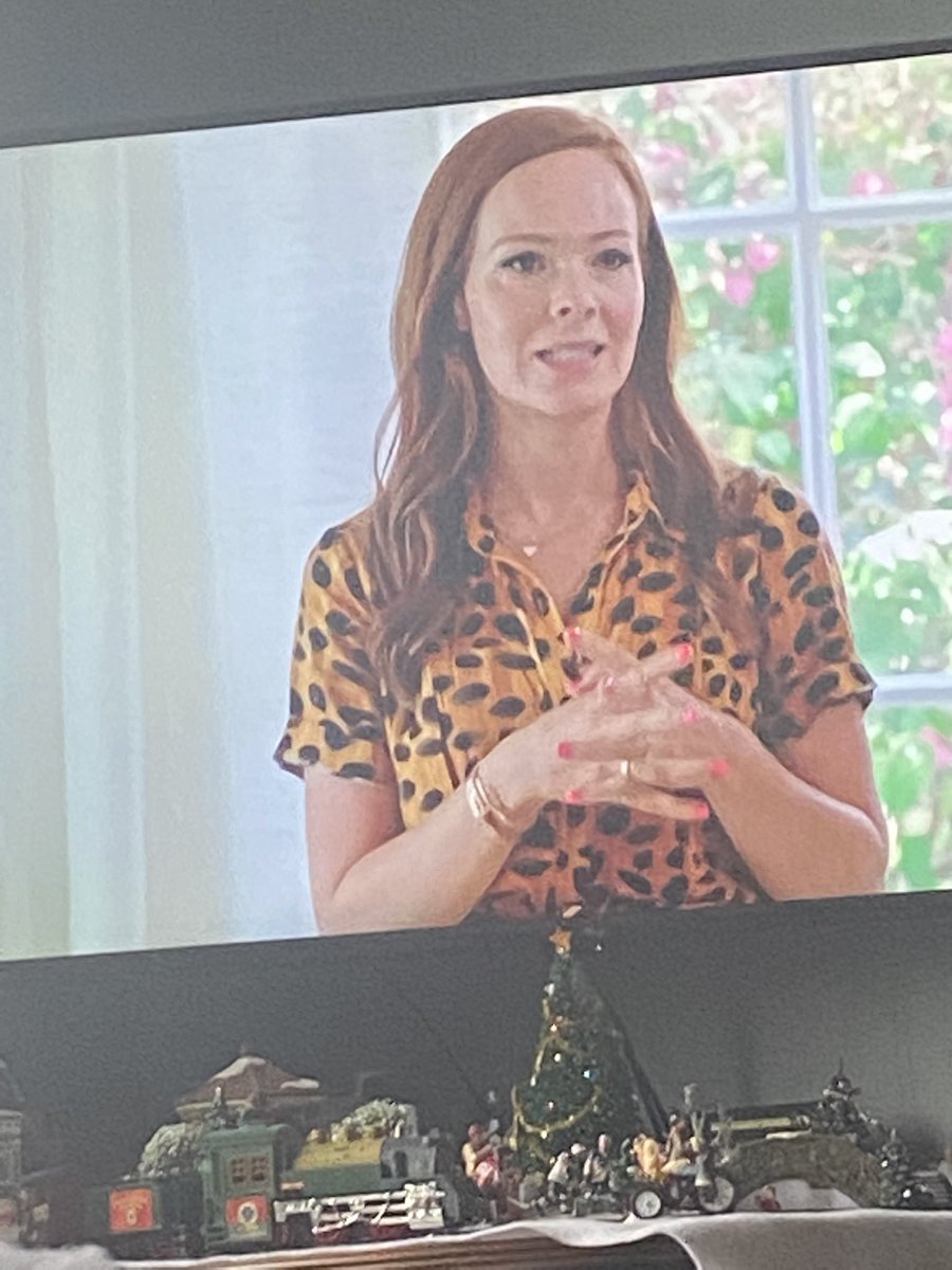 Listening to Property Brothers: Forever Home on HGTV, and I hear a vaguely familiar voice. I look up and exclaim, “It’s Ellie Spinelli!” Nice to see @_emilywilson on my TV again. 😉 #GH