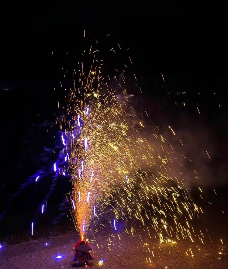 Windfall_cc's tweet image. A fairy wand can burn for 9 seconds, releasing 18 billion flames in an instant, more than the stars in the Milky Way. So you asked what I called you out for? "I want to give you a sky full of stars."