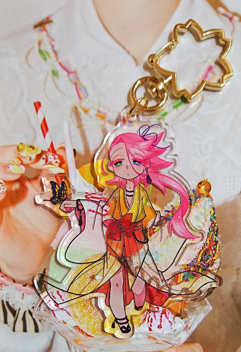 立体物OKだったら絶対いろんなおそろスーツ着せられるスケルトンアクキー作ってた 