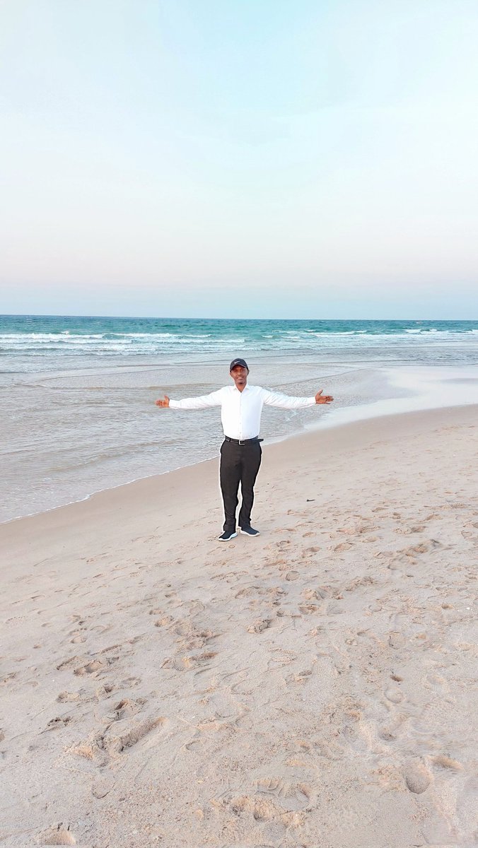 RuntaAqoonta's tweet photo. “Today is the first blank page of a 365-page book. Write a good one.”

~ Qoute anonymous.

#Batalaale Beach. https://t.co/sxLGLefvQZ