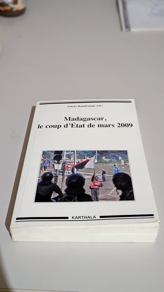 Première acquisition et première lecture de l'année 2023.

Merci à <a href="/RecycLivre/">Recyclivre</a>