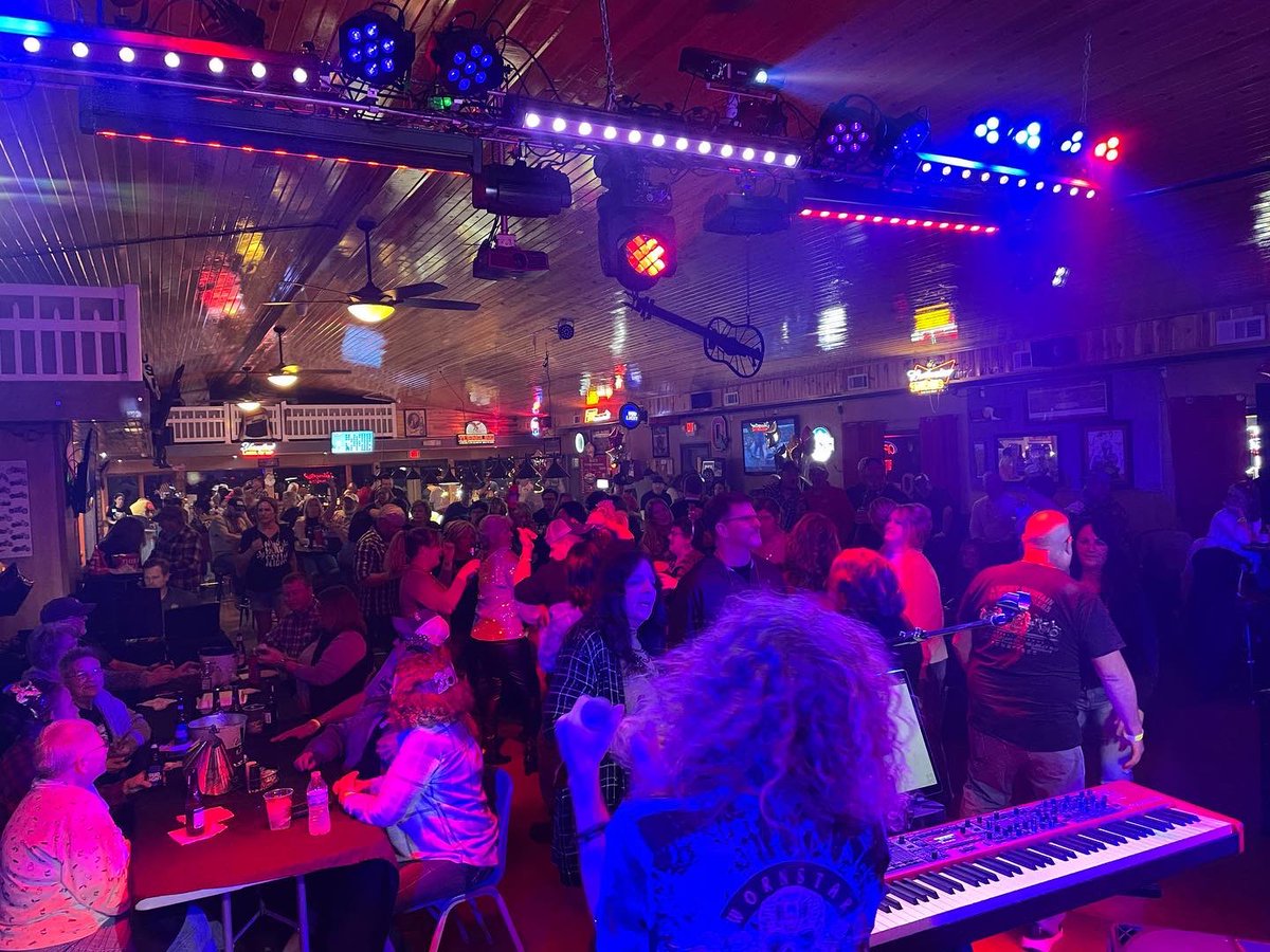 Happy New Year! Huge thanks to the staff at Alibi’s, Joe Clouse, Josh Bisby and all of you! We’ll see y’all soon! #livemusic #gypsykyngsband #theresnopartylikeagypsykyngsparty