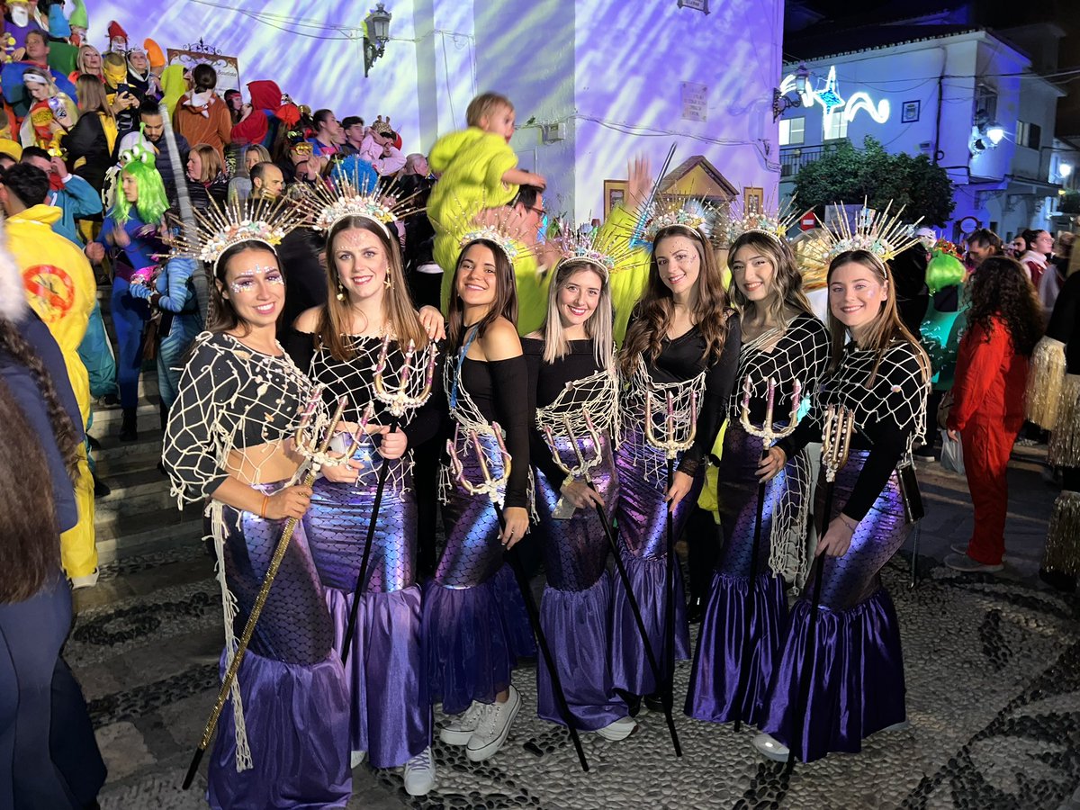Anaamaaria10's tweet photo. Directas del mar para empezar el año en coin 🧜‍♀️ #NOCHEVIEJACOIN2022 @AytoCoin grupal https://t.co/nDt8UhIU4r