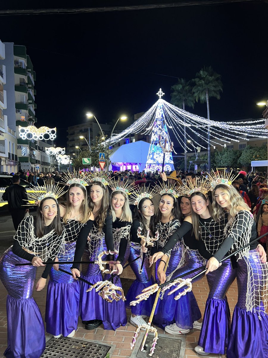Anaamaaria10's tweet photo. Directas del mar para empezar el año en coin 🧜‍♀️ #NOCHEVIEJACOIN2022 @AytoCoin grupal https://t.co/nDt8UhIU4r