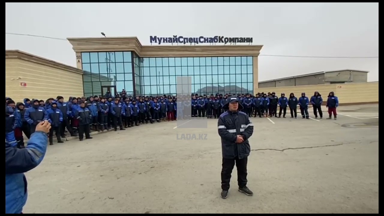 Казахские нефтяники вышли на митинг в городе, где были протесты год назад