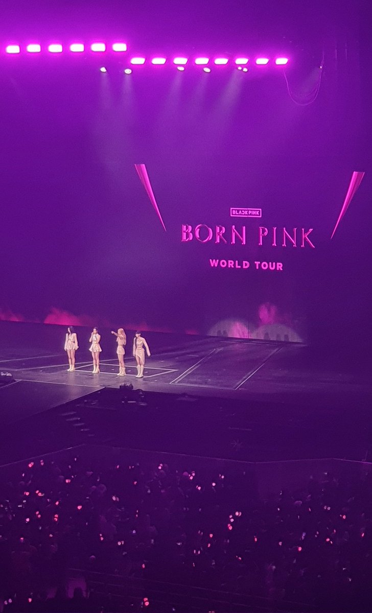 _jhsloves's tweet photo. 2022 was one of the best ♡ got to see my ults ! super grateful for these unforgettable memories https://t.co/2FwS2v5KMb