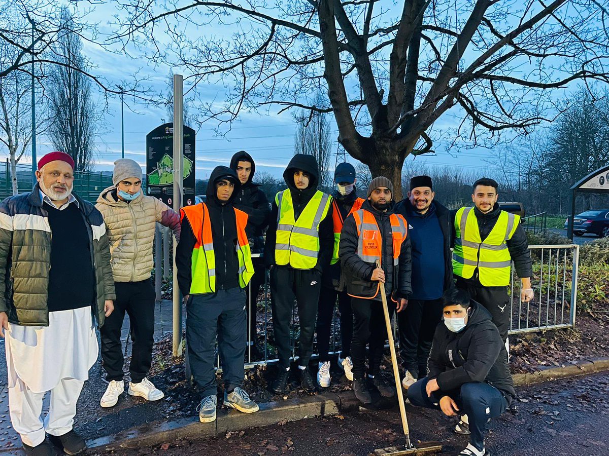 MKAWatford's tweet photo. AMYA Watford spent the early hours of New Year's Day cleaning the streets of Watford. Up to 12 volunteers put on Hi-Viz jackets and marched onto the streets of Watford armed with gloves and bin bags to clean up the streets and start the New Year by helping our local community. https://t.co/YKPoncc5Kp
