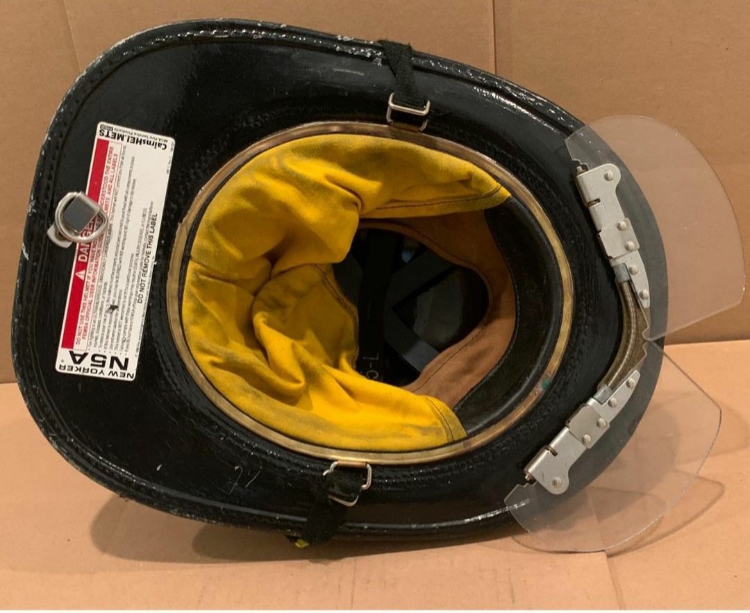 RobertKimb's tweet photo. #firefighters #firefighters_daily #firefightersofinstagram #firefighterslife #firefighters_unite #firefightersdaughter 

Cairns N5A New Yorker size large. Manufactured in 2016 has zero damage or repairs. More info https://t.co/d4R3Ltr9yo https://t.co/OEnv3MJjlq