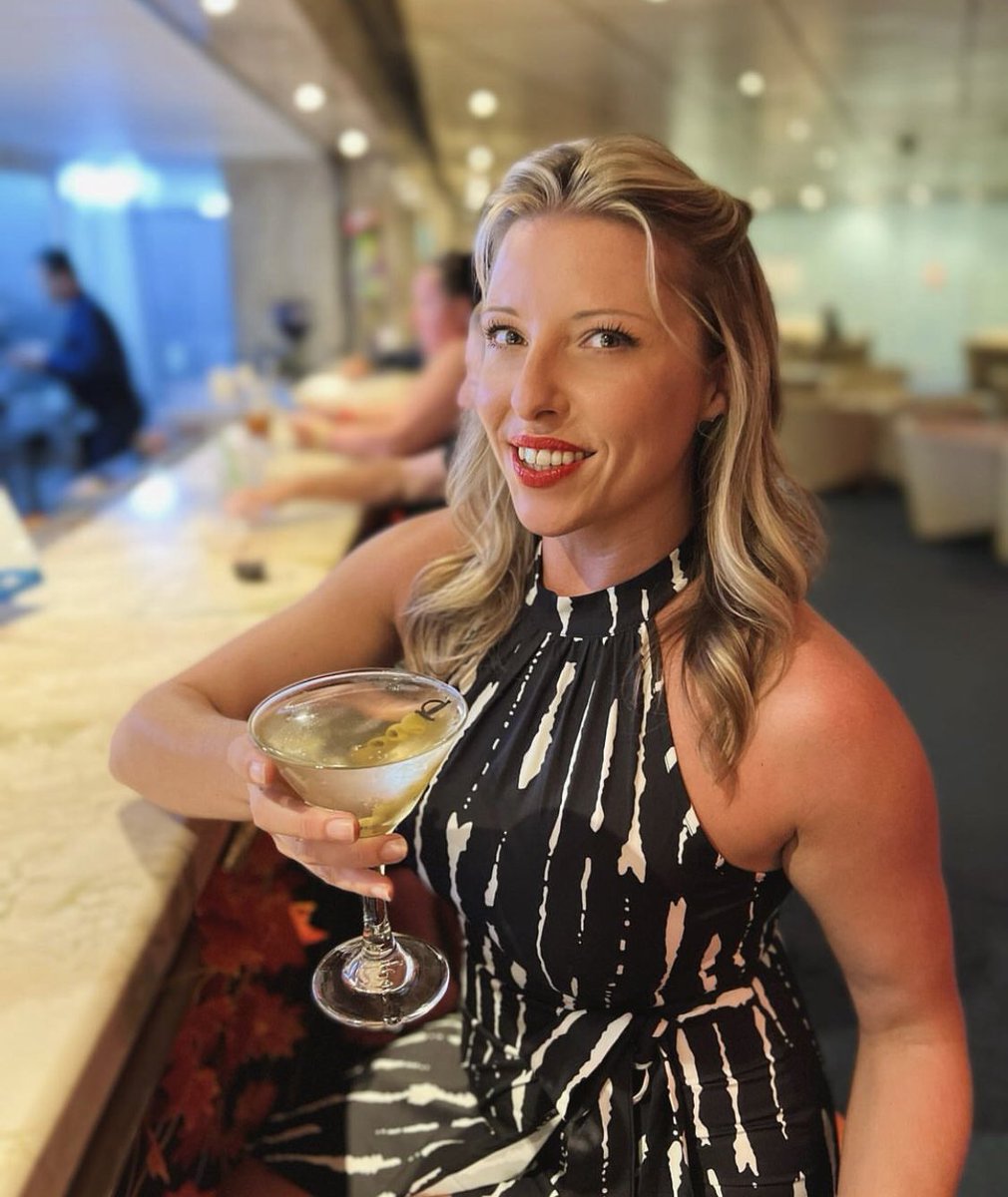 HAPPY NEW YEAR 🎊🎆🎈 TO ALL MY FRIENDS # WHO WANT YO JOIN ME ON TABLE TONIGHT 🎆🎆🎆🎆