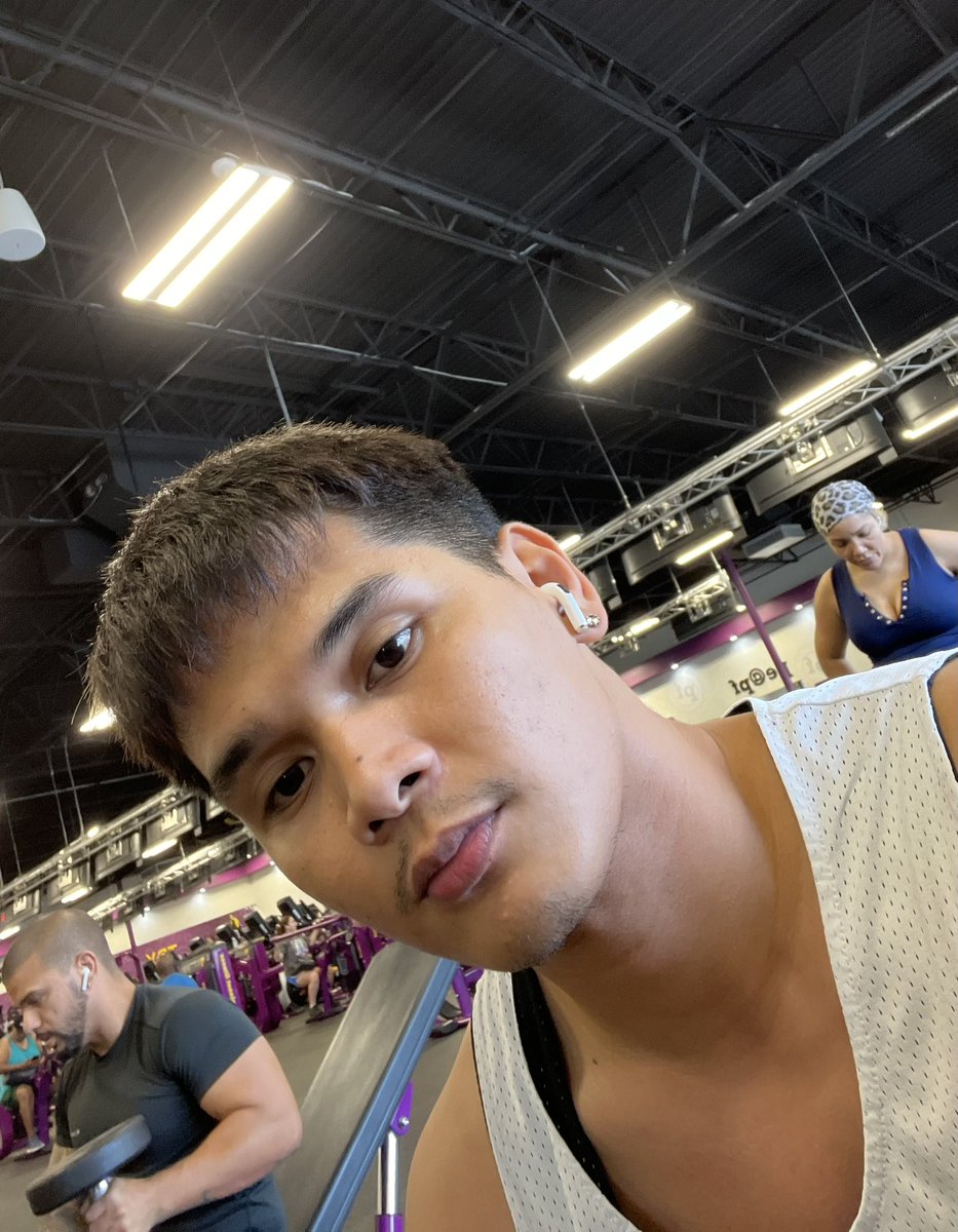 nursemackieboy's tweet photo. Hmm panahong kahit wlang itsura pa noon pero sagana sa tutuut 😂  
#10yearchallenge https://t.co/48XWVl66CR