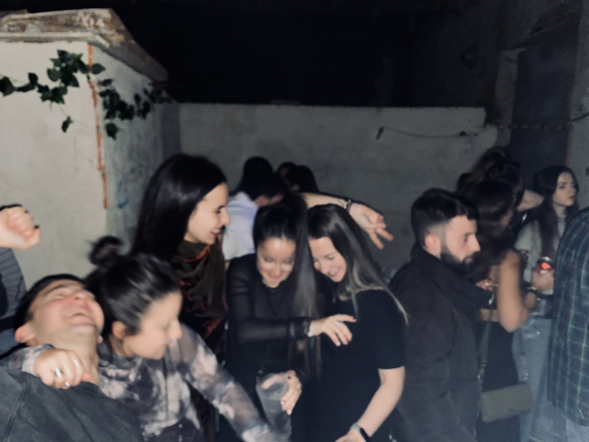 Soy todo lo que soy porque vosotros sois todo lo que quiero 🖤🤘🏽