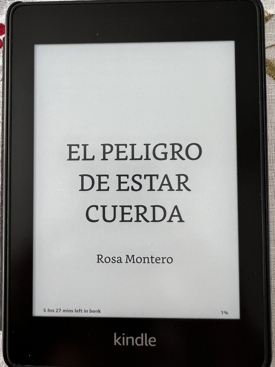 Plisanka's tweet photo. Muy buenos días ☀️ y Feliz 2023 para todos! 🥳🎊🎉 con mis mejores deseos de salud física y mental, mucha paz y prosperidad 🫶🏻
Yo empiezo mi año con @BrunaHusky ♥️📖 #Enero2023 #PrimerLibro #ClubdeLectura https://t.co/zV66jlxvOT