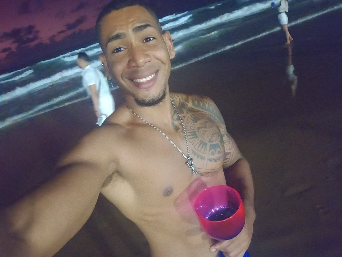 rodrigotune's tweet photo. Feliz ano novo😍 https://t.co/PWMlM5DKUJ