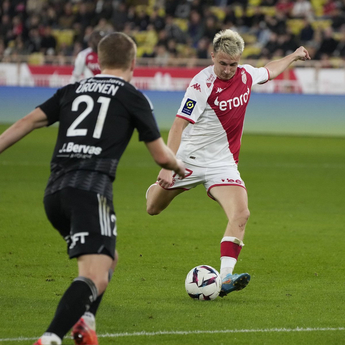 TGoalpost's tweet photo. Aleksandr Golovin's goal proved to be the difference for AS Monaco, as they narrowly beat Brest 1-0! 🔴⚪️

Monaco are now fourth in Ligue 1, while Brest are edging closer to the relegation zone.

#TheGoalpostNews #MonacoBrest #ASMonaco #Monaco #Brest #Ligue1 #Golovin #Football https://t.co/oKbVwfma85