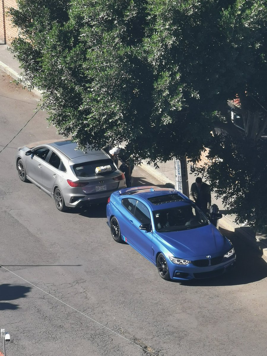 Tucur's tweet photo. Atención @dirtransitopue @PC_Estatal gente consumiendo bebidas alcohólicas en vía pública y alterando el orden. Calle Rafael Avila Camacho, Santa Cruz Buena Vista. Gracias. https://t.co/XdaXSq5Gui