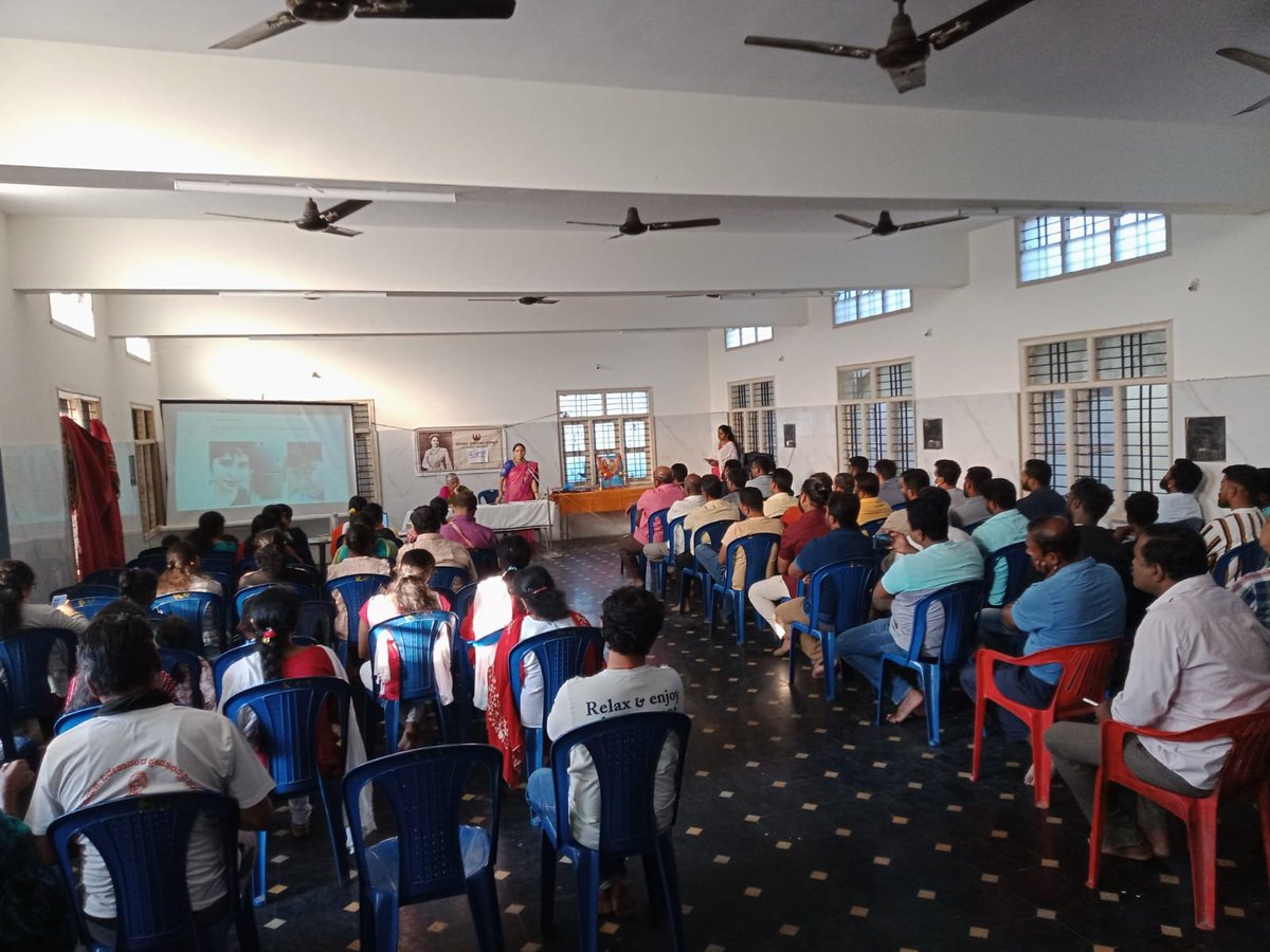 HJSKarnataka's tweet image. 👉Hindu girls need to do Dharmacharan to protect themselves from the conspiracy of &apos;Love Jihad&apos; ! - @bhavyarr, Coordinator, Ranaragini, Women&apos;s wing of @HinduJagrutiOrg

Exhibition organised by @snpkarnataka on Awareness about Love Jihad in Kolar Karnataka !

#JagoHindu
@astitvam