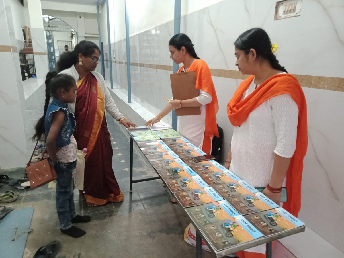 HJSKarnataka's tweet image. 👉Hindu girls need to do Dharmacharan to protect themselves from the conspiracy of &apos;Love Jihad&apos; ! - @bhavyarr, Coordinator, Ranaragini, Women&apos;s wing of @HinduJagrutiOrg

Exhibition organised by @snpkarnataka on Awareness about Love Jihad in Kolar Karnataka !

#JagoHindu
@astitvam