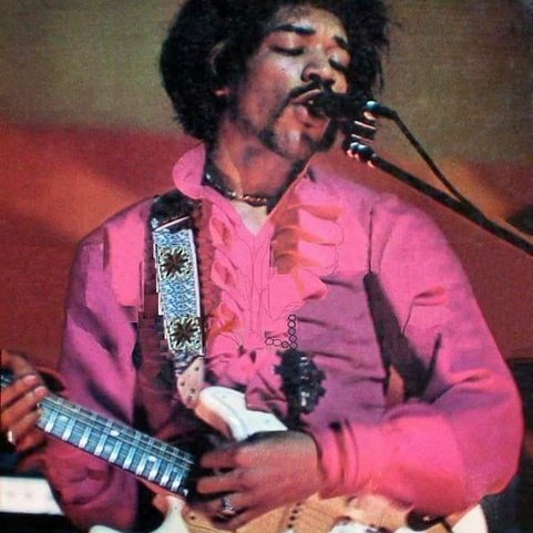 infoari's tweet photo. "Do jeito que Jimi Hendrix (melhor guitarrista da história) era com uma guitarra, Ariana Grande é assim com vocais". - Rolling Stone. https://t.co/Q1tJKJkNtH