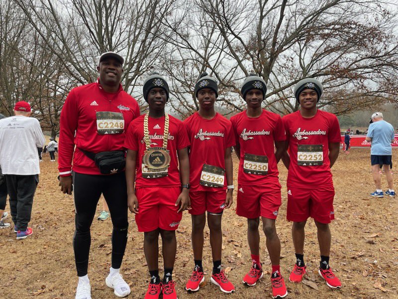 ATLtrackclub's tweet photo. The team from @LEADAtlanta turned their cleats in for running shoes this morning to run the #ResolutionRun5K with us!
This is such a great program and weβre so excited to have them join us today π€© https://t.co/PgNC4A4xEM