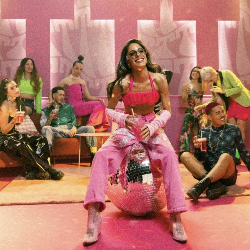 PeruconTini's tweet photo. Con 706,825 streams, “La Triple T” fue el tema MÁS ESCUCHADO de una mujer argentina en solitario a vísperas de Año Nuevo. https://t.co/DdihRCxp1N