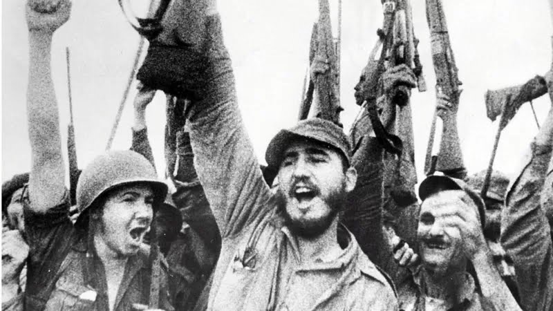 #Fidel: Aquellos que sueñan con que la Revolución podrá ser alguna vez batida, se engañan; aquellos que sueñan tales desvaríos ignoran que esta Revolución ... cumplirá los 40, cumplirá los 50, cumplirá los 60 y cumplirá los 100 años, y muchos más años, de eso no tenemos duda.