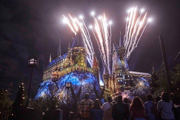 HPotterUniverse's tweet photo. Happy New Year! I hope everyone has a magical 2023.

#HappyNewYear⁠ https://t.co/H5PPxBezB9