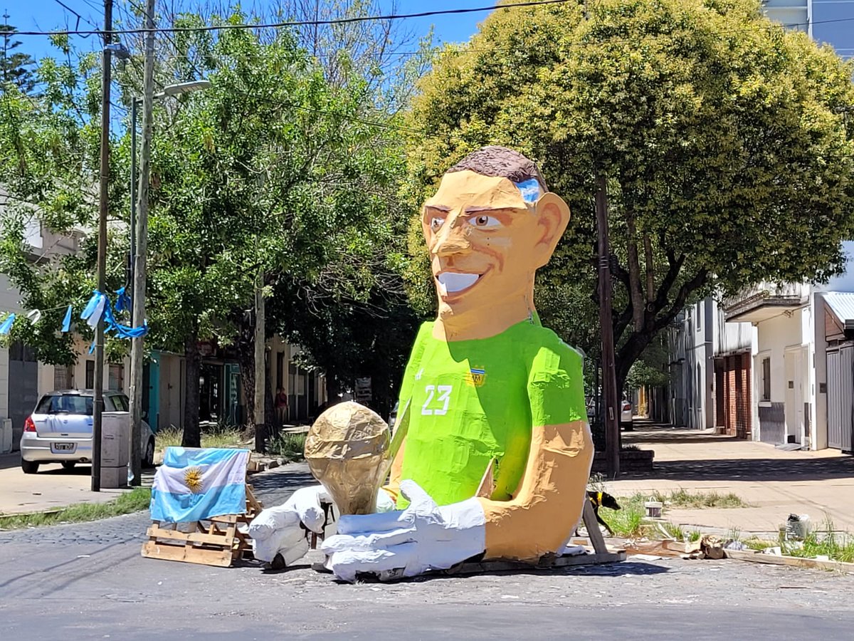 MunecosLaPlata's tweet photo. #MuñecosLaPlata Los ganadores del premio por votación de @LaPlataMLP son:  

🏆1er Puesto: "Los Simpson" 25 y 32
🏆2do Puesto: "Vida y Magia" 131 y 39
🏆3er Puesto: "Ratatouille" 10 y 32
🏆4to Puesto: "Dibu Martínez" 10 y 40 https://t.co/Lm0YuRQTql