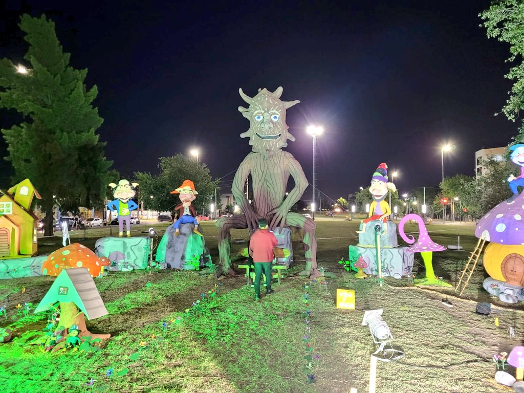 MunecosLaPlata's tweet photo. #MuñecosLaPlata Los ganadores del premio por votación de @LaPlataMLP son:  

🏆1er Puesto: "Los Simpson" 25 y 32
🏆2do Puesto: "Vida y Magia" 131 y 39
🏆3er Puesto: "Ratatouille" 10 y 32
🏆4to Puesto: "Dibu Martínez" 10 y 40 https://t.co/Lm0YuRQTql
