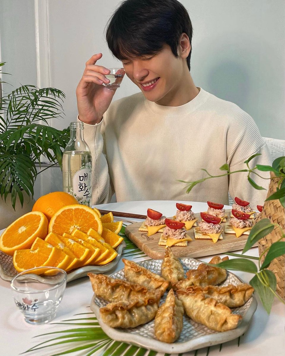 Desculpa não ter respondido ninguém de madrugada, eu bebi bastante na virada, e acordei faz pouco tempo, meio torto das ideias ainda hahaha

Feliz ano novo pra todos vocês!