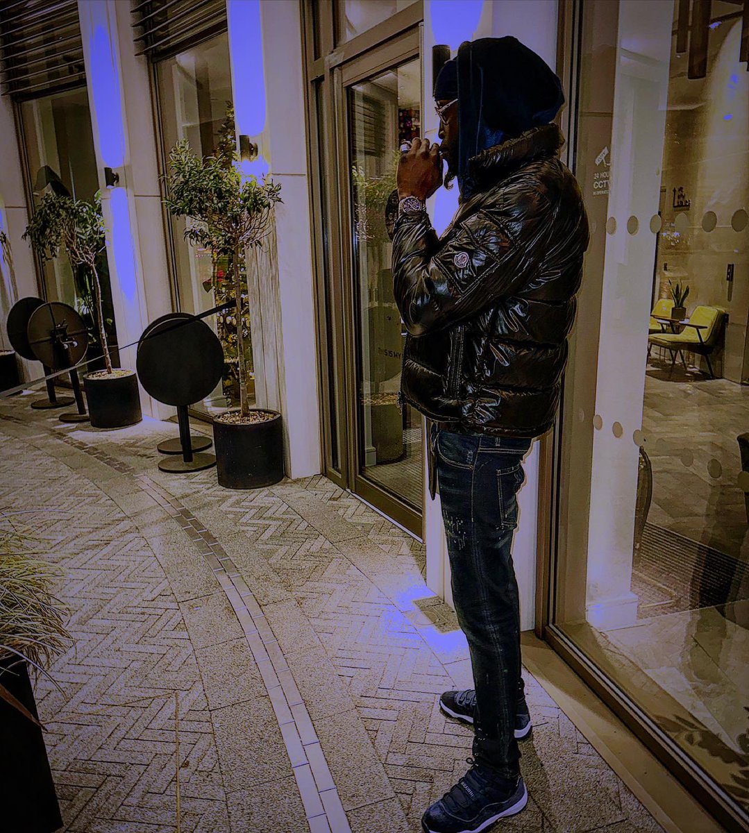 DJBLACKA's tweet photo. Happy New Year 
2023 #NewGear 📈☝🏾 https://t.co/N9c1dZYunw